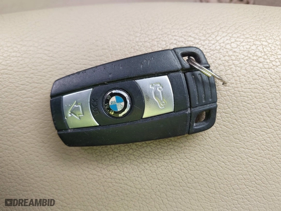 2014 BMW X1 sDrive28i with VIN WBAVM1C54EVW46561, listed as a IAAI auction lot 41880387 with 125,096 mi miles. Bid and sale history available at carsss.com. Image 11.