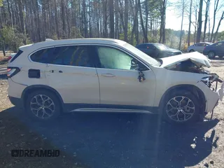 2022 BMW X1 xDrive28i z VIN WBXJG9C04N5V16794, wystawiony jako IAAI lot #41667535 z przebiegiem 55 747 mil mil oraz . Historia ofert i sprzedaży dostępna na DreamBid. Obrazek 13.