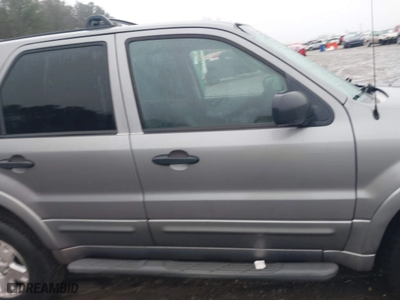 2007 Ford Escape XLT with VIN 1FMYU03177KB90563, listed as a IAAI auction lot 41566335 with 166,233 mi miles. Bid and sale history available at carsss.com. Image 13.