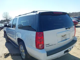 2008 GMC Yukon XL SLT 4SB with VIN 1GKFC16038R186997, listed as a IAAI auction lot 41788484 with 202,832 mi miles and . Bid and sale history available at carsss.com. Image 3.