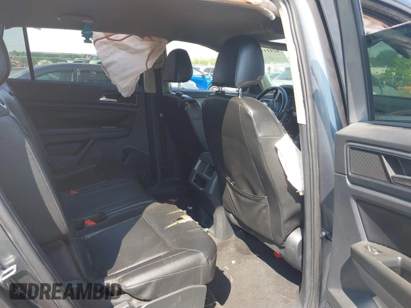 2018 Volkswagen Atlas SE with VIN 1V2KR2CA3JC504717, listed as a IAAI auction lot 42414174 with 105,909 mi miles and . Bid and sale history available at DreamBid. Image 8.