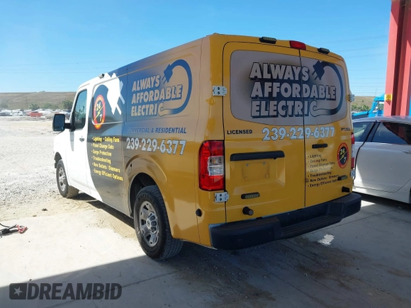 2017 Nissan NV Cargo S z VIN 1N6BF0KM7HN808851, wystawiony jako IAAI lot #41853575 z przebiegiem 93 893 mil mil oraz . Historia ofert i sprzedaży dostępna na DreamBid. Obrazek 3.