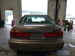 2000 Honda Accord EX z VIN 1HGCG1657YA053433, wystawiony jako IAAI lot #42322643 z przebiegiem 146 517 mil mil oraz . Historia ofert i sprzedaży dostępna na DreamBid. Obrazek 16.