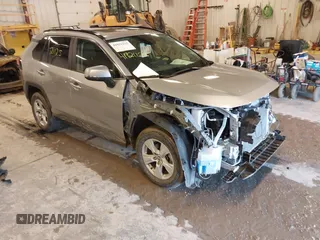2020 Toyota RAV4 XLE with VIN JTMP1RFV0LD050395, listed as a IAAI auction lot 41921125 with 38,179 mi miles. Bid and sale history available at carsss.com. Image 1.