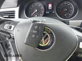 2018 Volkswagen Atlas SE with VIN 1V2KR2CA5JC570959, listed as a IAAI auction lot 42202947 with 122,134 mi miles and . Bid and sale history available at DreamBid. Image 11.