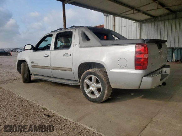 2011 Chevrolet Avalanche LT with VIN 3GNMCFE09BG408510, listed as a Copart auction lot 56491635 with 220,015 mi miles and Clean title. Bid and sale history available at DreamBid. Image 2.