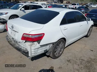 2008 Toyota Camry LE z VIN 4T1BK46K38U573607, wystawiony jako IAAI lot #41987661 z przebiegiem 175 444 mil mil oraz . Historia ofert i sprzedaży dostępna na DreamBid. Obrazek 4.