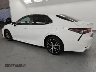 2022 Toyota Camry SE z VIN 4T1G11AKXNU630931, wystawiony jako Copart lot #82355254 z przebiegiem 34 943 mil mil oraz Czysty tytuł • Clean title. Historia ofert i sprzedaży dostępna na DreamBid. Obrazek 2.