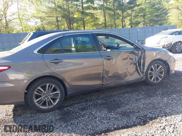 2017 Toyota Camry XLE z VIN 4T1BF1FKXHU389171, wystawiony jako IAAI lot #42202286 z przebiegiem 104 024 mil mil oraz . Historia ofert i sprzedaży dostępna na DreamBid. Obrazek 13.