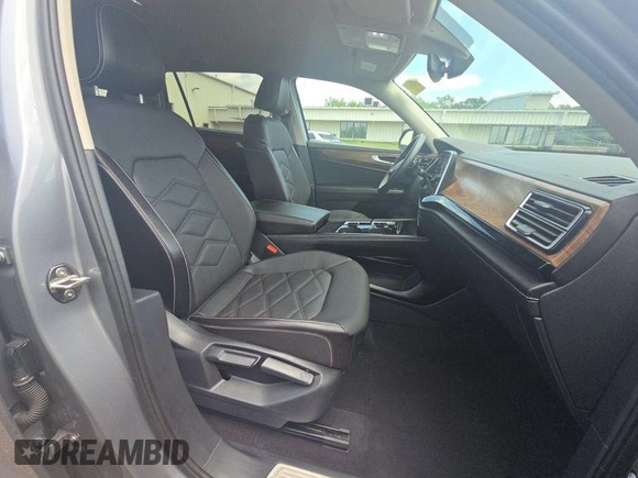 2024 Volkswagen Atlas SE z VIN 1V2HR2CA4RC558128, wystawiony jako IAAI lot #42852874 z przebiegiem 23 623 mil mil oraz . Historia ofert i sprzedaży dostępna na DreamBid. Obrazek 7.