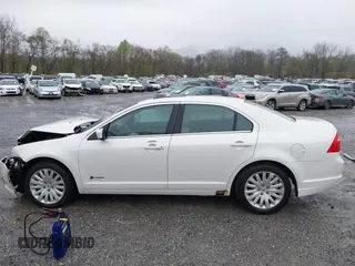 2010 Ford Fusion Hybrid with VIN 3FADP0L3XAR295179, listed as a IAAI auction lot 41958001 with 224,973 mi miles. Bid and sale history available at carsss.com. Image 14.