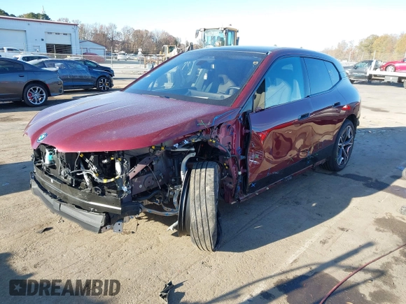 2024 BMW iX xDrive50 z VIN WB523CF01RCN36813, wystawiony jako IAAI lot #41029962 z przebiegiem 10 996 mil mil oraz . Historia ofert i sprzedaży dostępna na DreamBid. Obrazek 22.