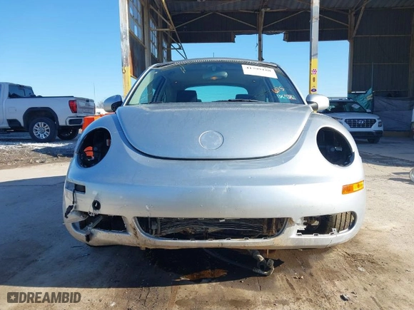 2006 Volkswagen New Beetle Coupe with VIN 3VWRG31CX6M406075, listed as a IAAI auction lot 41799188 with 88,271 mi miles. Bid and sale history available at carsss.com. Image 6.