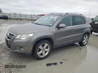 2010 Volkswagen Tiguan Wolfsburg Edition z VIN WVGAV7AX9AW520377, wystawiony jako Copart lot #46697465 z przebiegiem 117 865 mil mil oraz Szkoda całkowita • Salvage title. Historia ofert i sprzedaży dostępna na DreamBid. Obrazek 1.