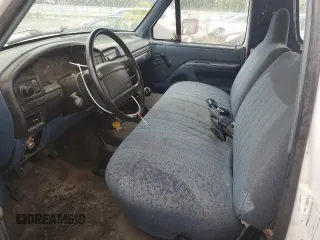1996 Ford Bronco XL z VIN 1FMEU15N7TLB20204, wystawiony jako Copart lot #58887615 z przebiegiem 214 944 mil mil oraz Czysty tytuł • Clean title. Historia ofert i sprzedaży dostępna na DreamBid. Obrazek 7.
