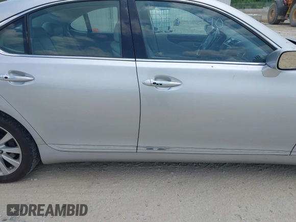 2011 Lexus LS 460 z VIN JTHCL5EFXB5010523, wystawiony jako IAAI lot #42438765 z przebiegiem 156 475 mil mil oraz . Historia ofert i sprzedaży dostępna na DreamBid. Obrazek 13.