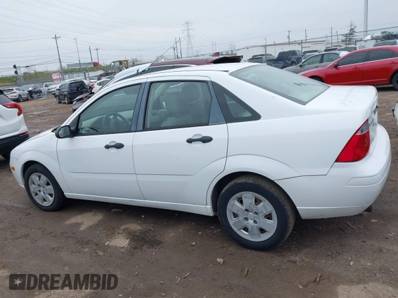 2007 Ford Focus S z VIN 1FAHP34N07W260725, wystawiony jako IAAI lot #42004694 z przebiegiem 84 923 mil mil oraz . Historia ofert i sprzedaży dostępna na DreamBid. Obrazek 14.