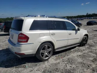 2011 Mercedes-Benz GL 550 z VIN 4JGBF8GE4BA727500, wystawiony jako Copart lot #55490605 z przebiegiem 117 741 mil mil oraz Szkody całkowita. Historia ofert i sprzedaży dostępna na DreamBid. Obrazek 3.