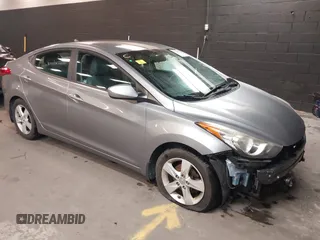 2013 Hyundai Elantra GLS z VIN KMHDH4AE1DU613816, wystawiony jako IAAI lot #42200758 z przebiegiem 106 484 mil mil oraz . Historia ofert i sprzedaży dostępna na DreamBid. Obrazek 1.