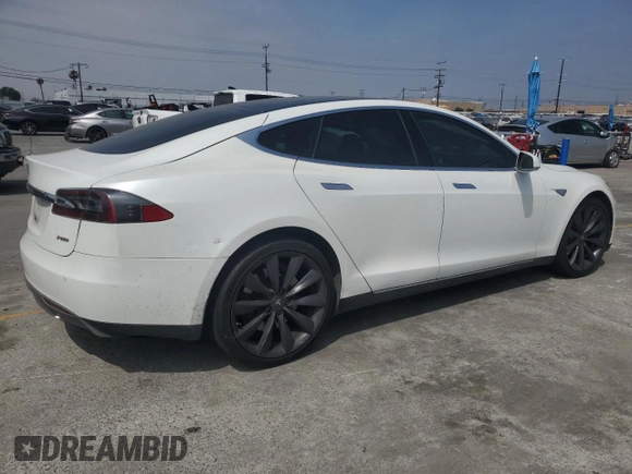 2013 Tesla Model S Performance z VIN 5YJSA1DP1DFP20689, wystawiony jako Copart lot #56869305 z przebiegiem Nie podano mil oraz Szkoda całkowita • Salvage title. Historia ofert i sprzedaży dostępna na DreamBid. Obrazek 3.