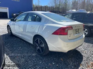 2015 Volvo S60 T6 Drive-E Platinum with VIN YV149MFM1F2337521, listed as a Copart auction lot 54000355 with 124,971 mi miles and Clean Title. Bid and sale history available at carsss.com. Image 3.