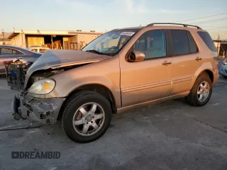 2004 Mercedes-Benz M-Class with VIN 4JGAB75E34A489128, listed as a Copart auction lot 84498404 with 122,094 mi miles and Salvage Title. Bid and sale history available at carsss.com. Image 1.