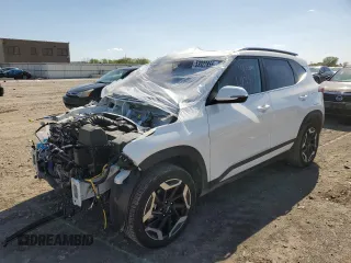 2024 Kia Seltos SX z VIN KNDETCA72R7494649, wystawiony jako Copart lot #53922855 z przebiegiem 7 977 mil mil oraz Szkoda całkowita • Salvage title. Historia ofert i sprzedaży dostępna na DreamBid. Obrazek 1.