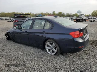 2015 BMW 3 Series 328i xDrive с VIN WBA3B5C5XFF960442, выставлен на аукционе Copart как лот 54366375 с пробегом 56 953 миль миль и Списание • Salvage title. История ставок и продаж доступна на DreamBid. Изображение 2.