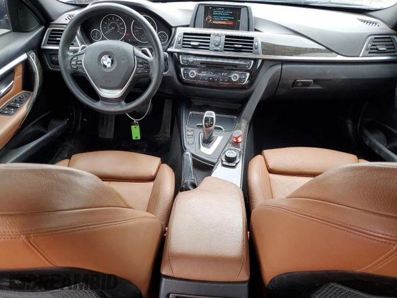 2016 BMW 3 Series 328i xDrive z VIN WBA8E3C52GK503313, wystawiony jako Copart lot #51678265 z przebiegiem 166 991 mil mil oraz Szkoda całkowita • Salvage title. Historia ofert i sprzedaży dostępna na DreamBid. Obrazek 8.