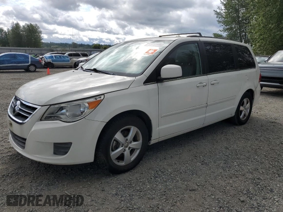 2011 Volkswagen Routan SE with VIN 2V4RW3DG0BR789523, listed as a Copart auction lot 61761785 with 124,530 mi miles and Clean title. Bid and sale history available at DreamBid. Image 1.
