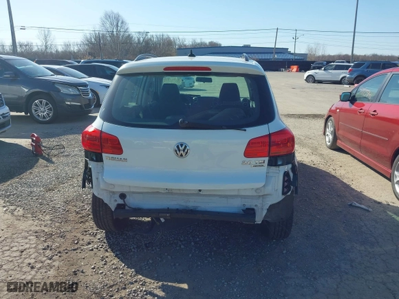 2015 Volkswagen Tiguan S with VIN WVGBV7AX5FW610055, listed as a IAAI auction lot 41502961 with 81,683 mi miles. Bid and sale history available at carsss.com. Image 17.