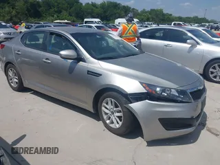 2011 Kia Optima LX z VIN KNAGM4A79B5055992, wystawiony jako IAAI lot #42454246 z przebiegiem 114 518 mil mil oraz . Historia ofert i sprzedaży dostępna na DreamBid. Obrazek 1.