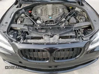 2015 BMW 7 Series 750Li xDrive z VIN WBAYF8C54FD654540, wystawiony jako Copart lot #49346035 z przebiegiem 98 336 mil mil oraz Szkoda całkowita • Salvage title. Historia ofert i sprzedaży dostępna na DreamBid. Obrazek 11.