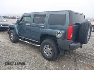 2007 Hummer H3 SUV with VIN 5GTDN13E178106008, listed as a IAAI auction lot 41114010 with 172,695 mi miles. Bid and sale history available at carsss.com. Image 3.