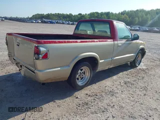 1996 GMC Sonoma SLS with VIN 1GTCS14X4T8515402, listed as a IAAI auction lot 42137071 with 165,316 mi miles. Bid and sale history available at carsss.com. Image 4.
