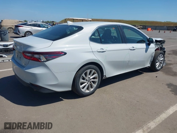 2024 Toyota Camry LE z VIN 4T1C11AK3RU214854, wystawiony jako IAAI lot #42143146 z przebiegiem 50 344 mil mil oraz . Historia ofert i sprzedaży dostępna na DreamBid. Obrazek 4.