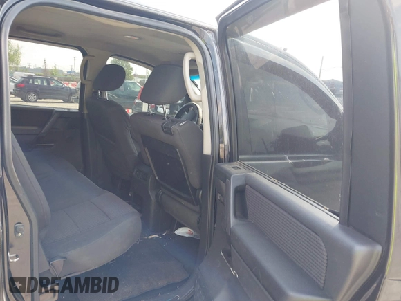 2011 Nissan Titan SL z VIN 1N6AA0EC8BN325356, wystawiony jako IAAI lot #42475121 z przebiegiem 278 631 mil mil oraz . Historia ofert i sprzedaży dostępna na DreamBid. Obrazek 8.