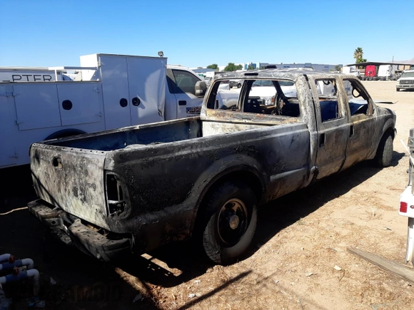 2001 Ford F-350 XL with VIN 1FTSW30F41ED70935, listed as a Copart auction lot 77158664 with Not Provided miles and Non Repairable. Bid and sale history available at DreamBid. Image 3.