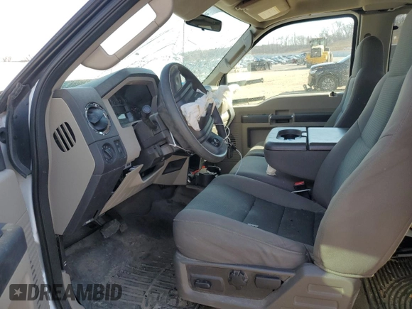 2010 Ford F-250 XL z VIN 1FTSX2BY1AEB41313, wystawiony jako Copart lot #48848615 z przebiegiem Nie podano mil oraz Szkody całkowita. Historia ofert i sprzedaży dostępna na DreamBid. Obrazek 7.