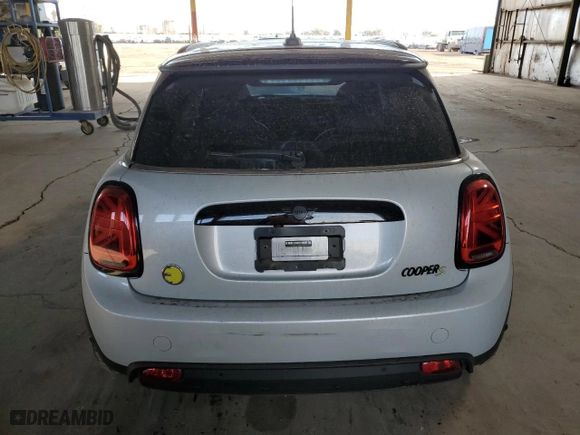 2022 MINI Hardtop 2 Door Cooper SE with VIN WMW13DJ08N2R93418, listed as a Copart auction lot 84707314 with 23,586 mi miles and Salvage Title. Bid and sale history available at carsss.com. Image 6.