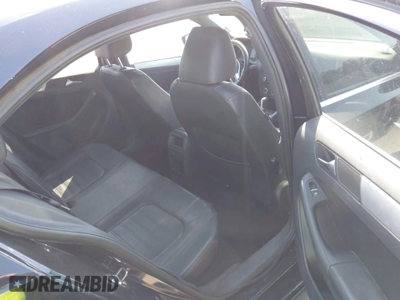 2013 Volkswagen Jetta Autobahn с VIN 3VW4A7AJ1DM364460, выставлен на аукционе IAAI как лот 42425355 с пробегом 184 410 миль миль и . История ставок и продаж доступна на DreamBid. Изображение 8.