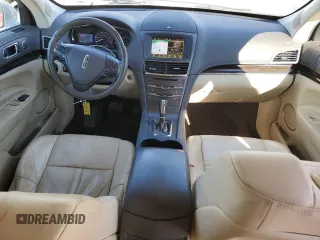 2016 Lincoln MKT EcoBoost z VIN 2LMHJ5AT5GBL01314, wystawiony jako Copart lot #88693385 z przebiegiem 75 777 mil mil oraz Szkoda całkowita • Salvage title. Historia ofert i sprzedaży dostępna na DreamBid. Obrazek 8.