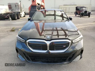 2024 BMW i5 M60 z VIN WBY43FK00RCP12947, wystawiony jako Copart lot #79117974 z przebiegiem Nie podano mil oraz Szkody całkowita. Historia ofert i sprzedaży dostępna na DreamBid. Obrazek 5.