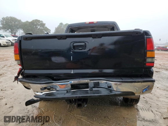 2005 GMC Sierra 1500HD SLE z VIN 1GTGC13U55F818709, wystawiony jako Copart lot #81494564 z przebiegiem Nie podano mil oraz Nie do naprawy. Historia ofert i sprzedaży dostępna na DreamBid. Obrazek 6.