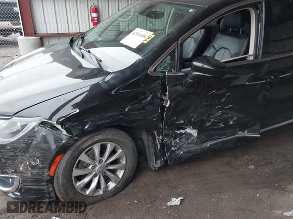 2018 Chrysler Pacifica Touring L z VIN 2C4RC1BG8JR211405, wystawiony jako IAAI lot #42301088 z przebiegiem 92 876 mil mil oraz . Historia ofert i sprzedaży dostępna na DreamBid. Obrazek 6.