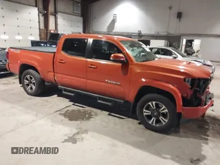 2018 Toyota Tacoma SR5 z VIN 3TMDZ5BN0JM037805, wystawiony jako IAAI lot #41252971 z przebiegiem 169 291 mil mil oraz . Historia ofert i sprzedaży dostępna na DreamBid. Obrazek 1.