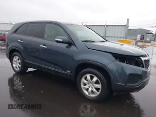 2011 Kia Sorento LX with VIN 5XYKTCA17BG075297, listed as a IAAI auction lot 41644667 with 100,284 mi miles. Bid and sale history available at carsss.com. Image 1.