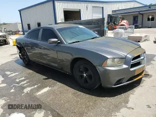 2013 Dodge Charger SE z VIN 2C3CDXBG0DH705519, wystawiony jako Copart lot #57070485 z przebiegiem 157 120 mil mil oraz Szkody całkowita. Historia ofert i sprzedaży dostępna na DreamBid. Obrazek 14.