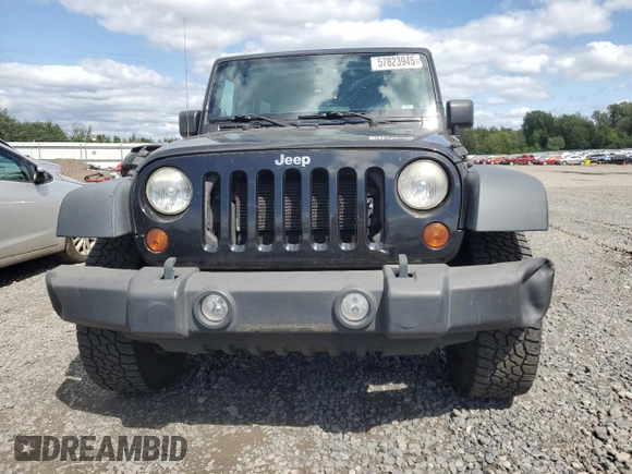 2013 Jeep Wrangler Unlimited Sport z VIN 1C4HJWDG2DL698061, wystawiony jako Copart lot #57823945 z przebiegiem 144 558 mil mil oraz Czysty tytuł • Clean title. Historia ofert i sprzedaży dostępna na DreamBid. Obrazek 5.