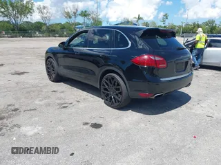 2012 Porsche Cayenne z VIN WP1AA2A21CLA02418, wystawiony jako IAAI lot #42266318 z przebiegiem 85 345 mil mil oraz . Historia ofert i sprzedaży dostępna na DreamBid. Obrazek 3.